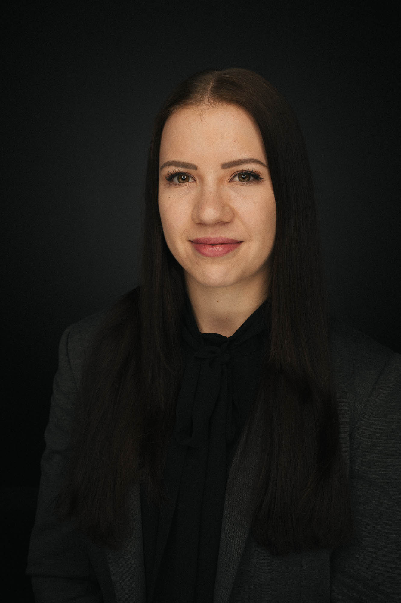 Export x3 Headshot  06313 Dez 01 2019 Headshots 2019  Miro Nicole Nadine